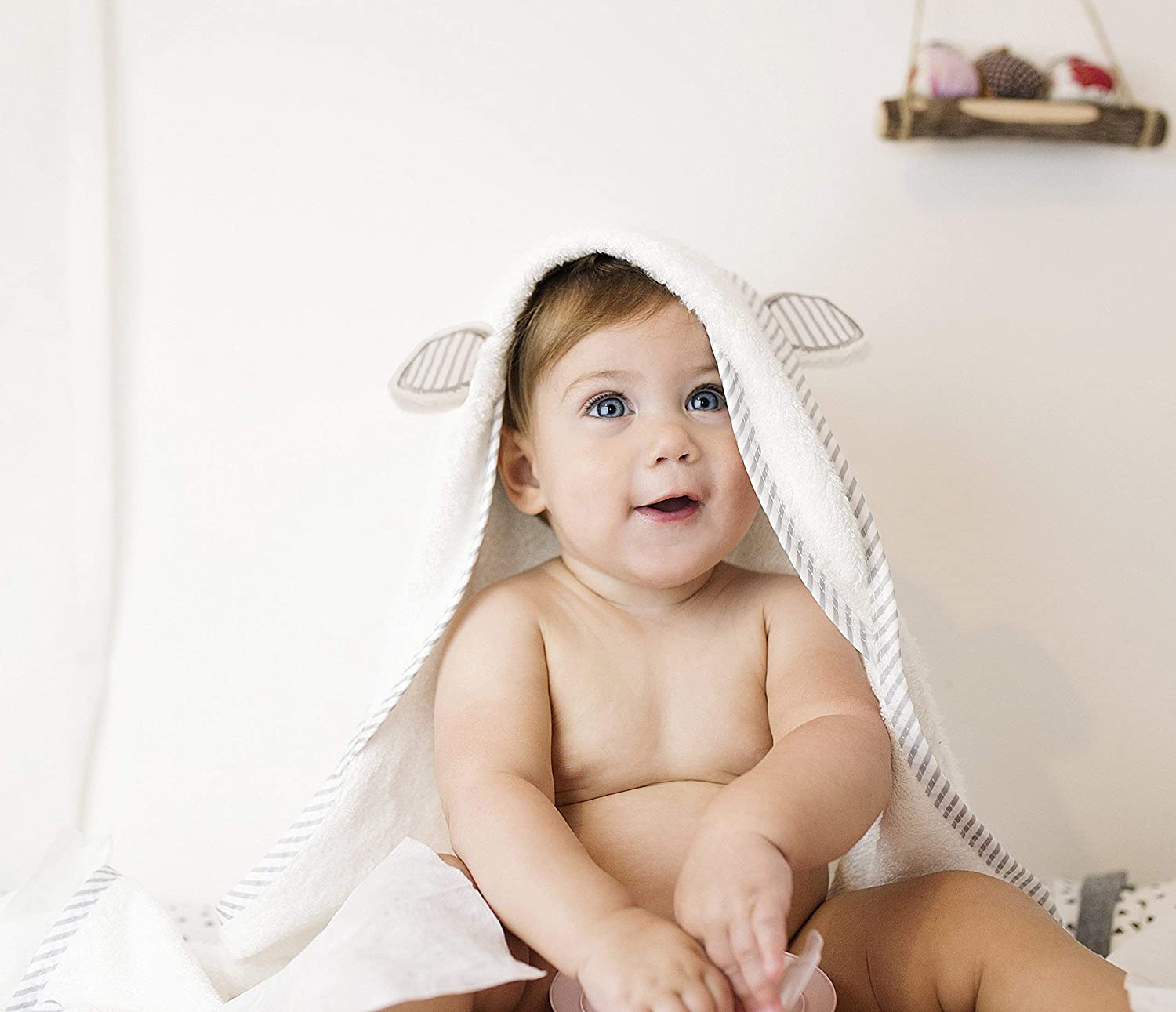 SAN FRANCISCO BABY Bear Ears Hooded Bamboo Towel 35in x 35in White