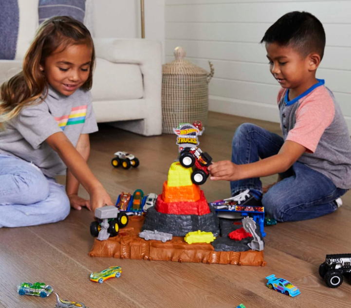 Hot Wheels Monster Trucks System of Play Ultimate Crush Yard Playset