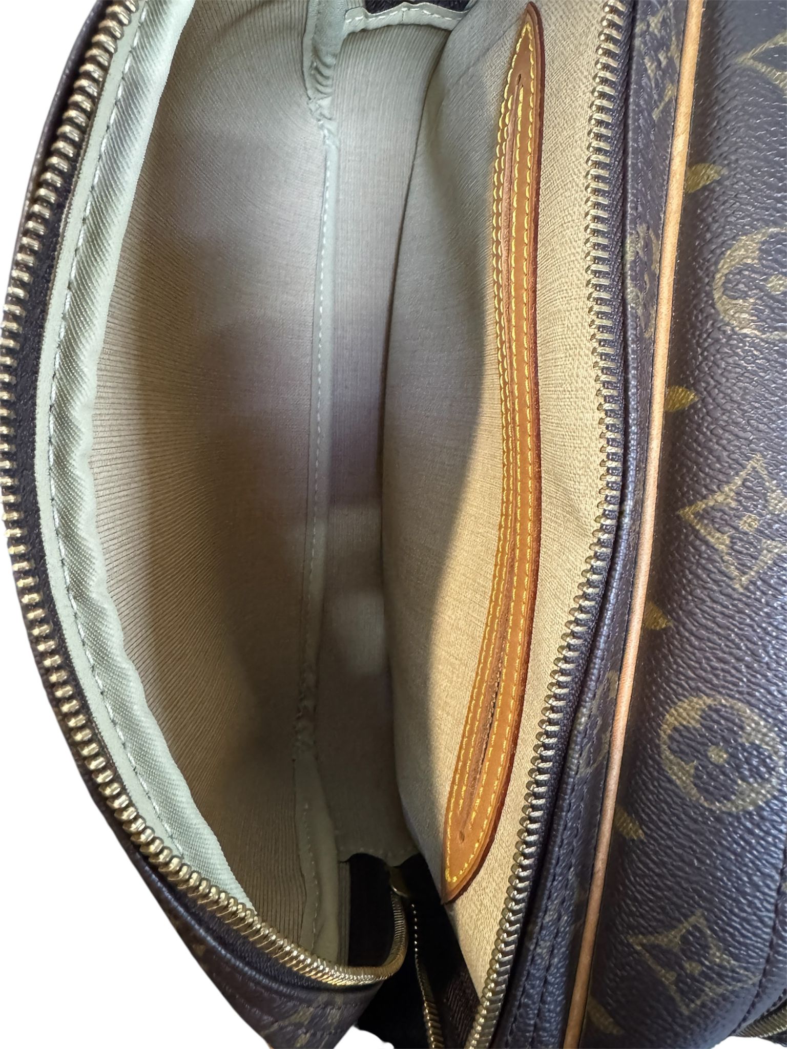 LOUIS VUITTON Monogram Reporter PM Bag