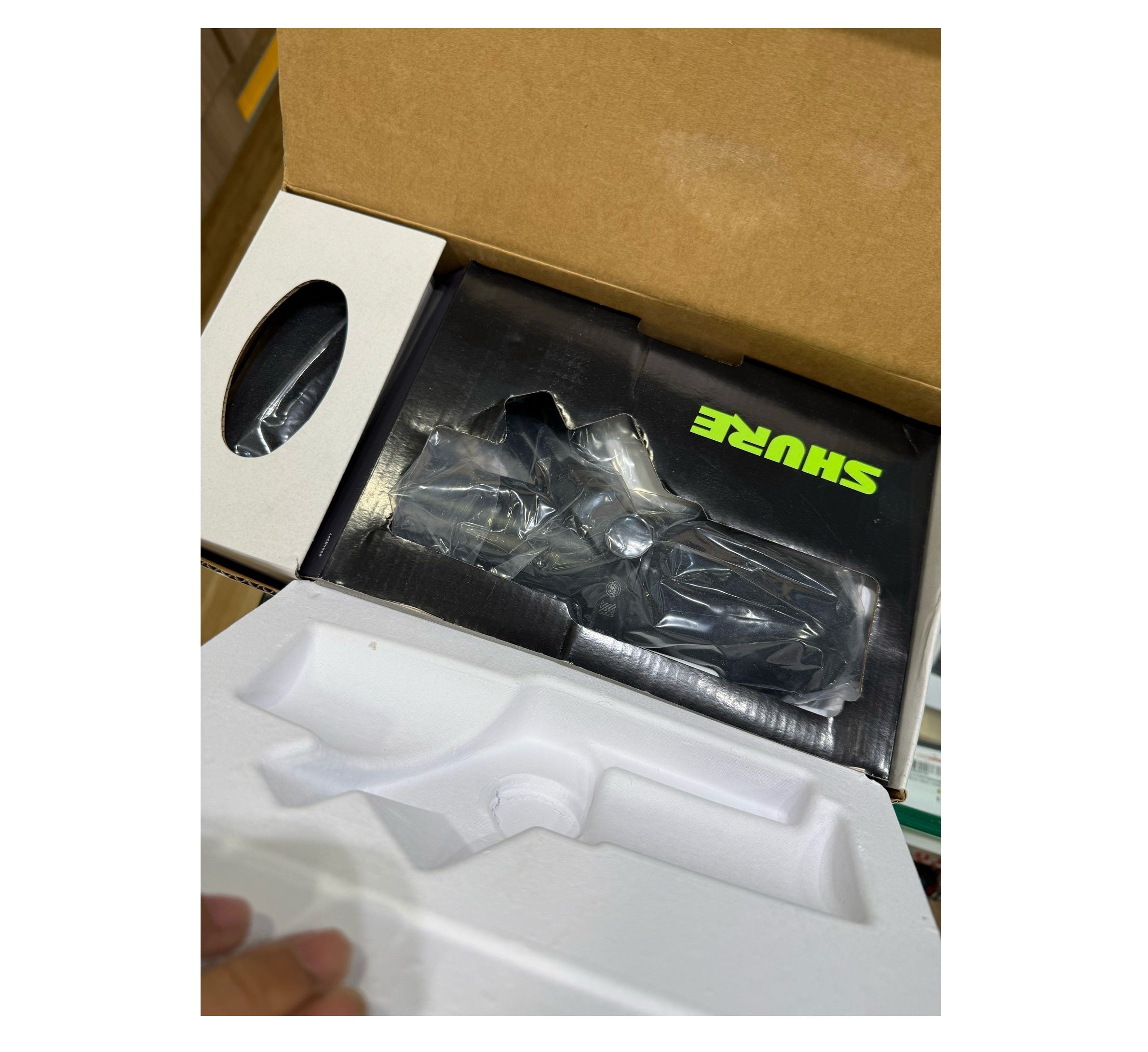 Shure SM7B Cardioid Dynamic Vocal Microphone, Black