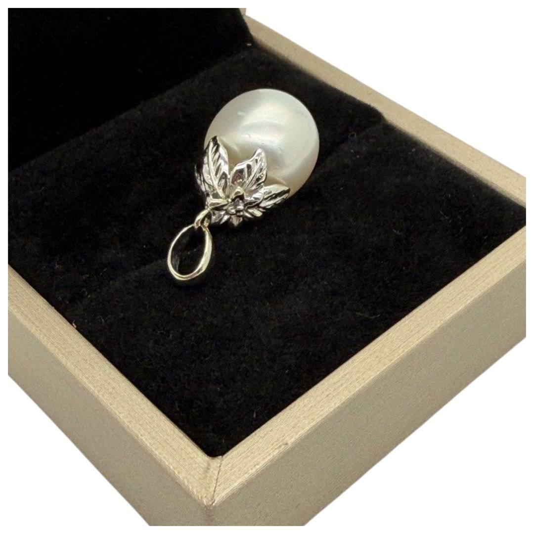 14K White Gold Natural South Sea Pearl Pendant Secondary image