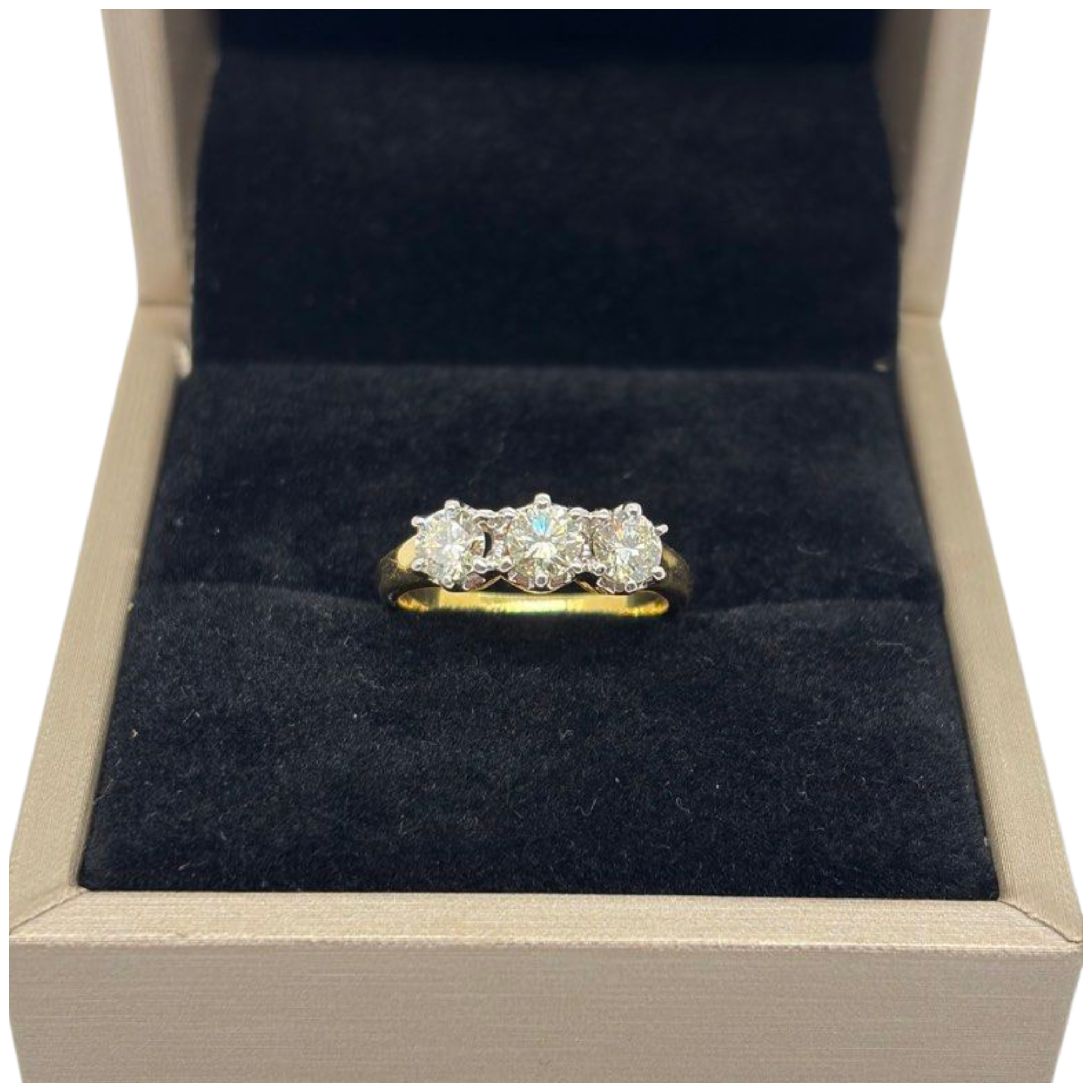 750 Yellow Gold Natural Diamond Ring Secondary image