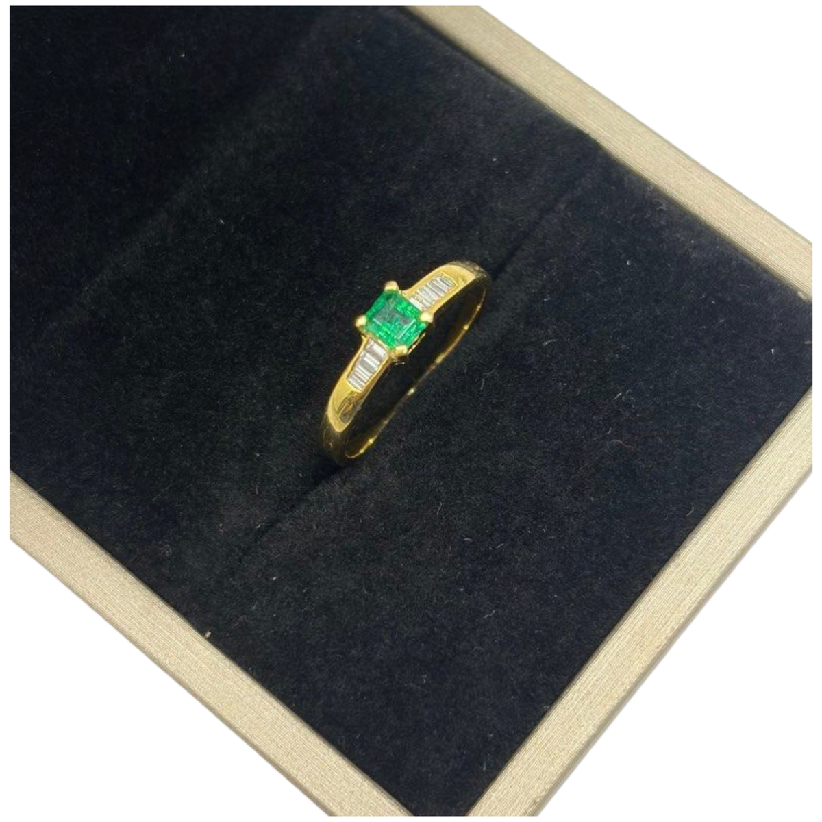 750 Yellow Gold Natural Emerald & Diamond Ladies Ring Main image