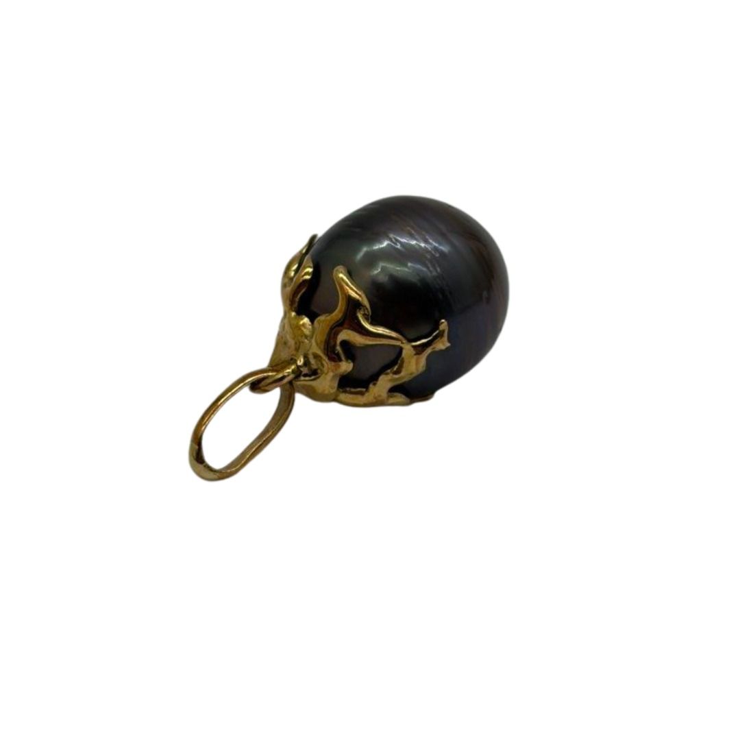 18K Yellow Gold Black Pearl Pendant Secondary image