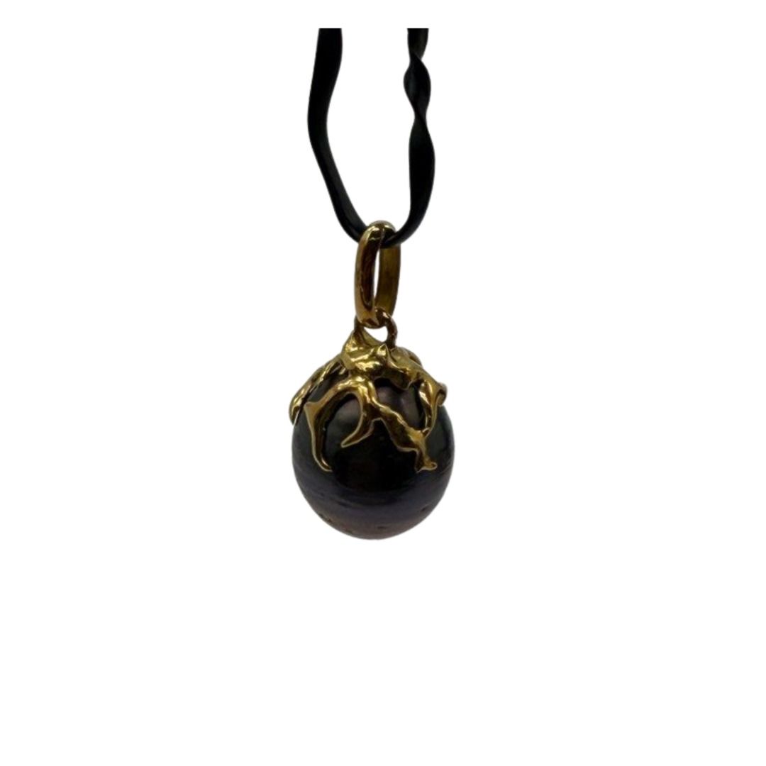18K Yellow Gold Black Pearl Pendant