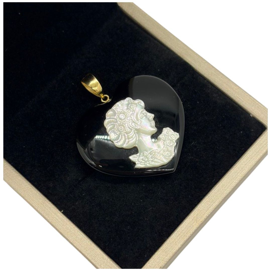18K Yellow Gold Shell Cameo, Onyx Pendant Main image