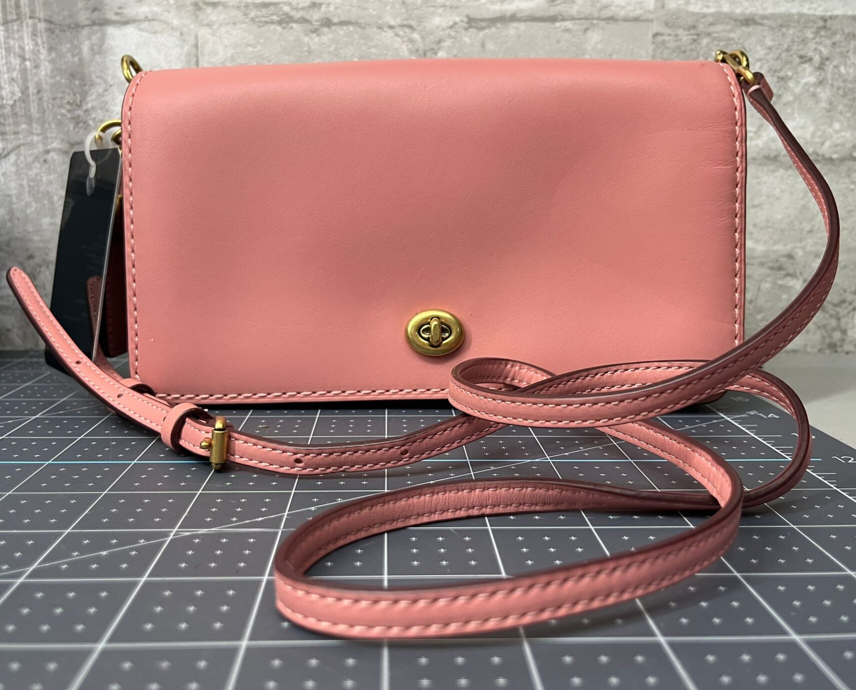 Coach Glovetan Dinky Crossbody Leather Bag Pink Main image