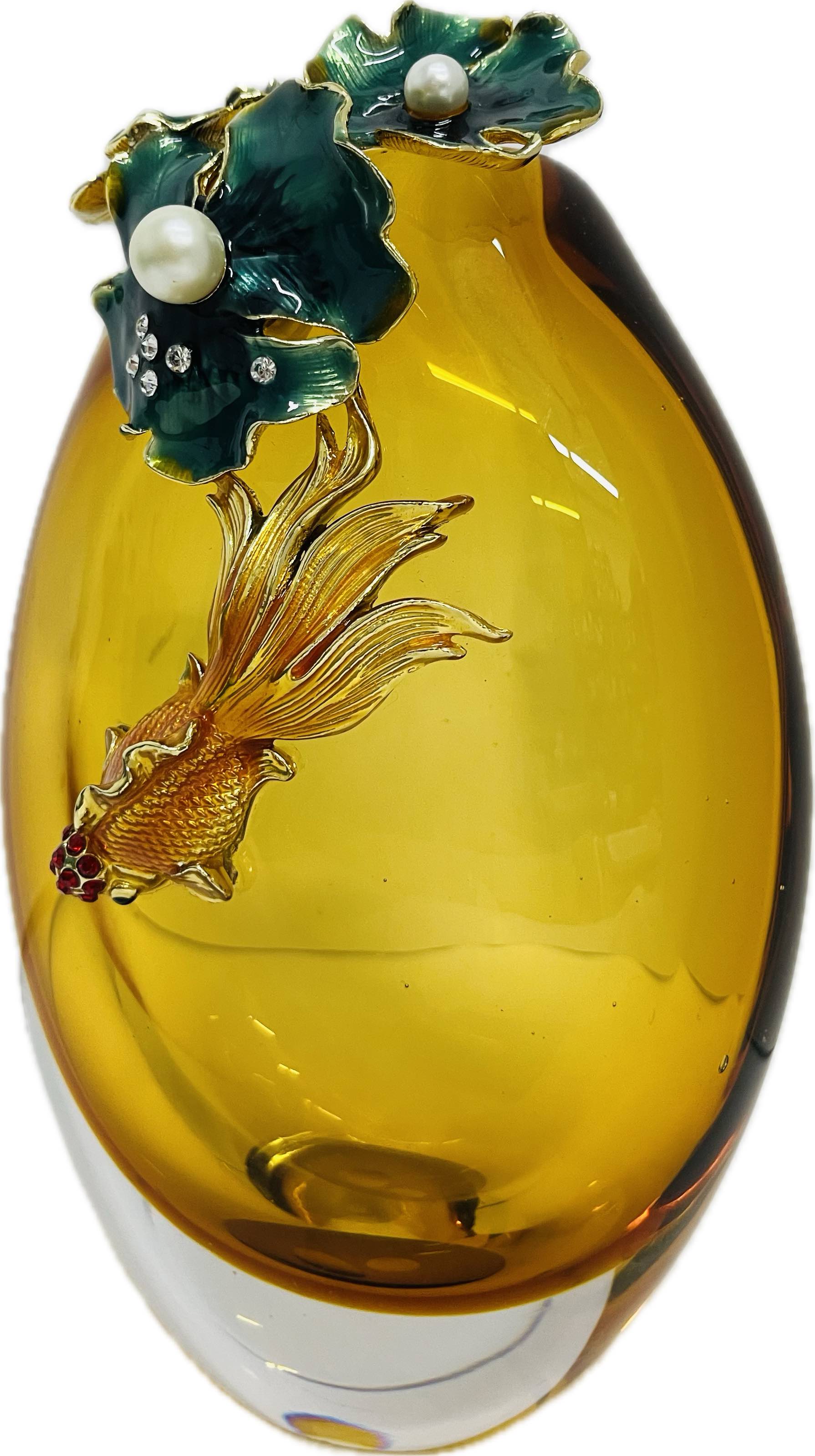 Vase With Gold Fish Oval Glass Secondary image