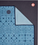 Manduka Yogitoes Skidless Yoga Mat Towel Star Dye Clear Blue 2.0 71in x 24in
