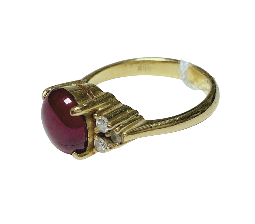 850YG Gold Ring Lady CabochonCut Ruby With Small Diamonds 4.5GM