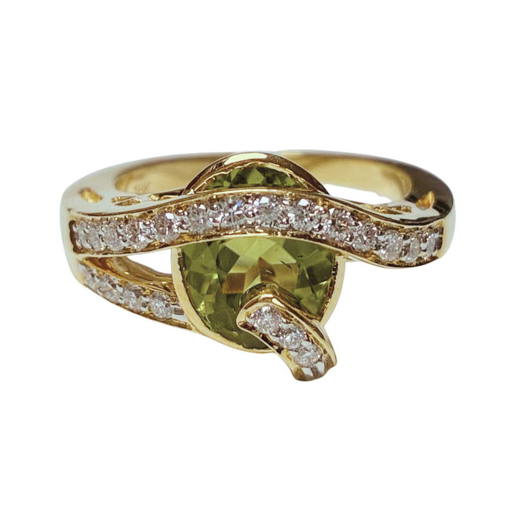 18KYG Peridot And Diamonds Ring 8.2GM
