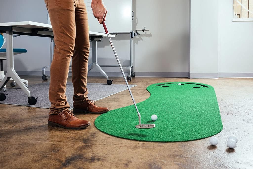 PUTT A BOUT Par Three Golf Putting Green 3ft X 9ft