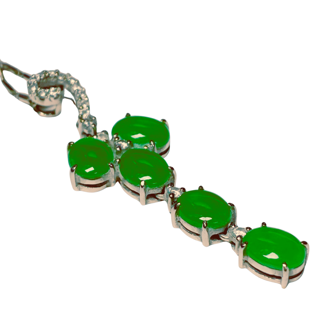 750WG  Imperial Green Jade And Diamond Pendant Necklace 6.4GM