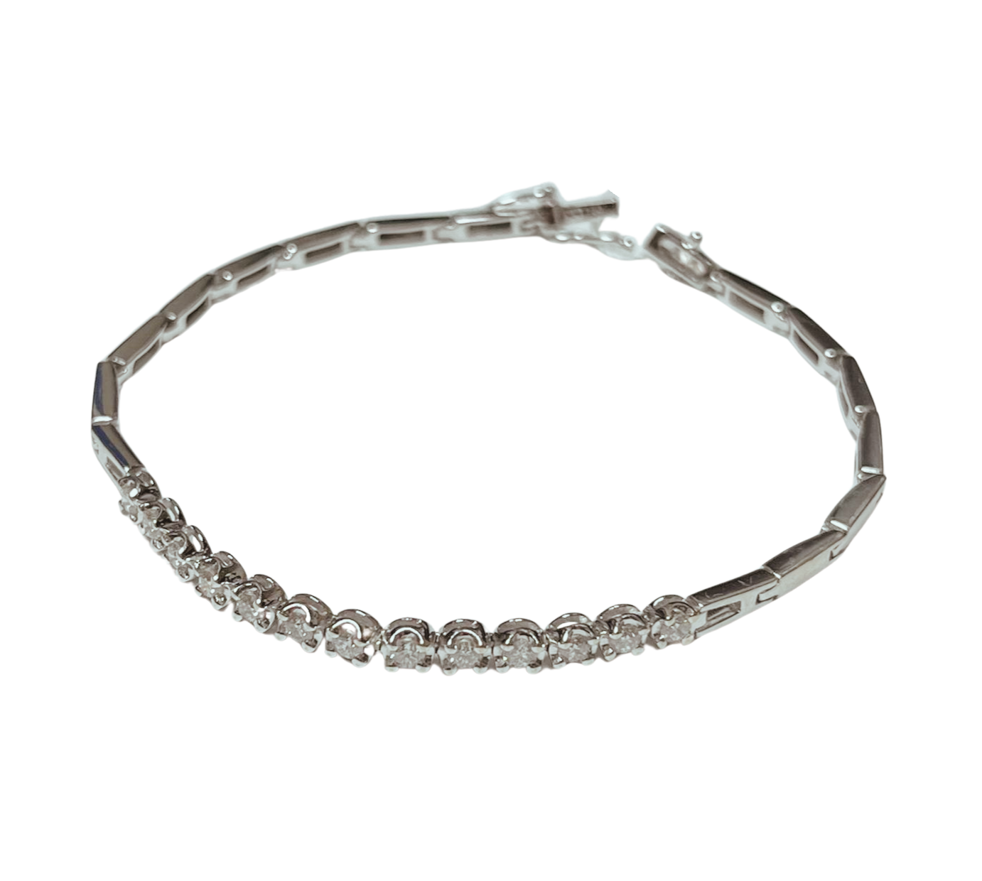750 White Gold Heart Diamond Tennis Bracelet 7GM Secondary image