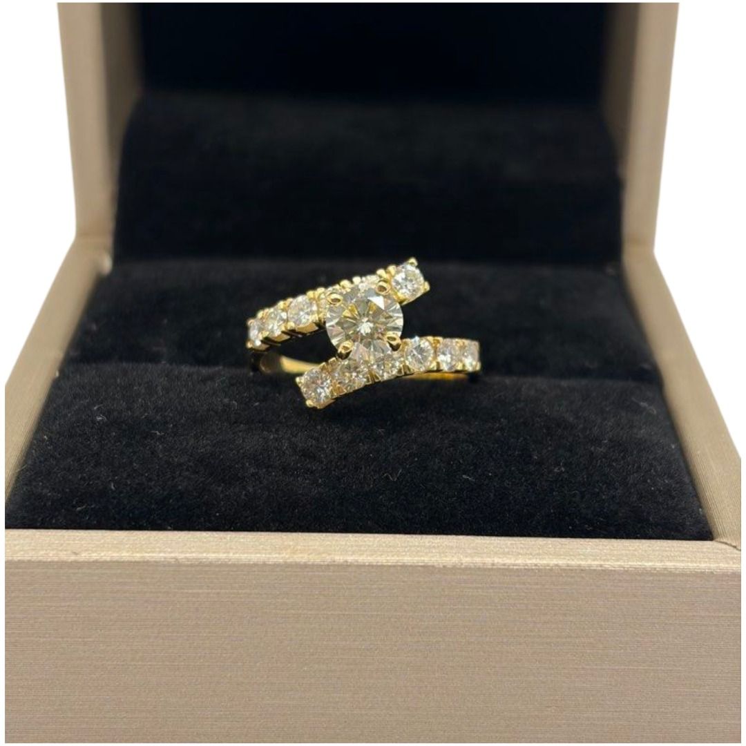 750 Yellow Gold Natural Diamond Ring