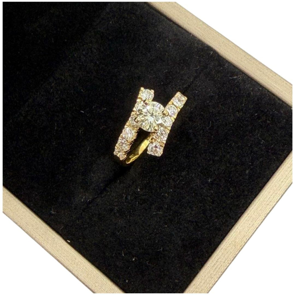 750 Yellow Gold Natural Diamond Ring