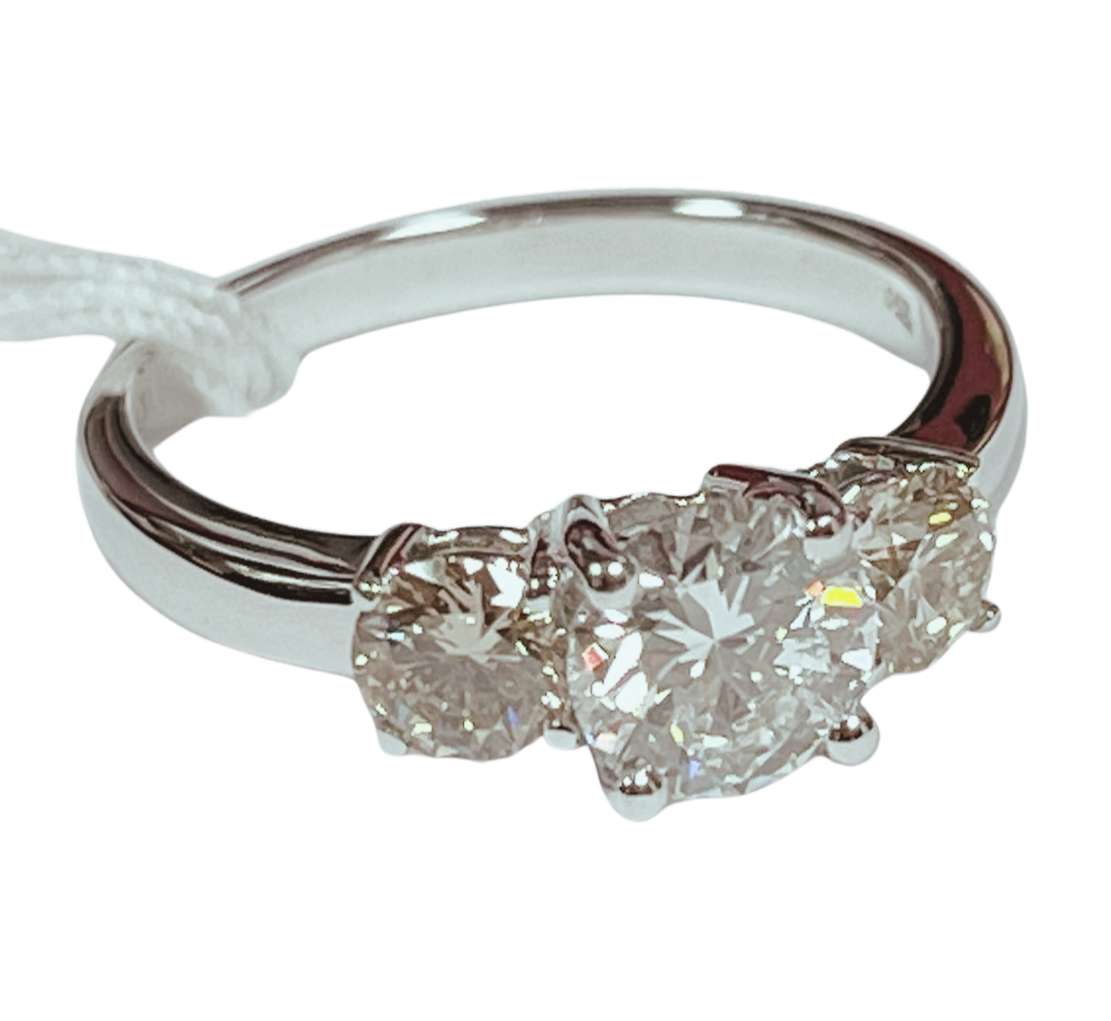Diamond Ring 3.8GM 750WG D1=0.89CT VS2/D/D2=0.5CT Secondary image