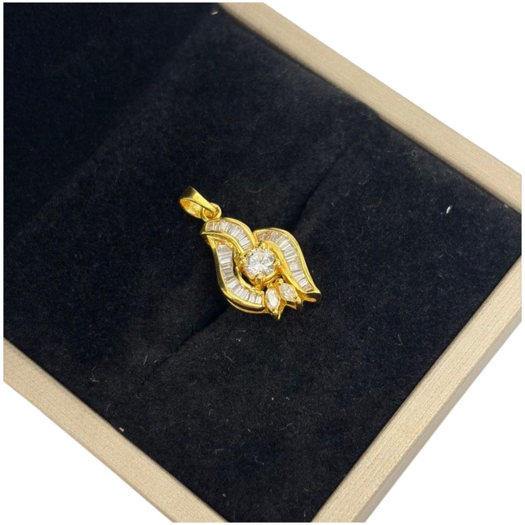 850 Yellow Gold Natural Diamond Pendant