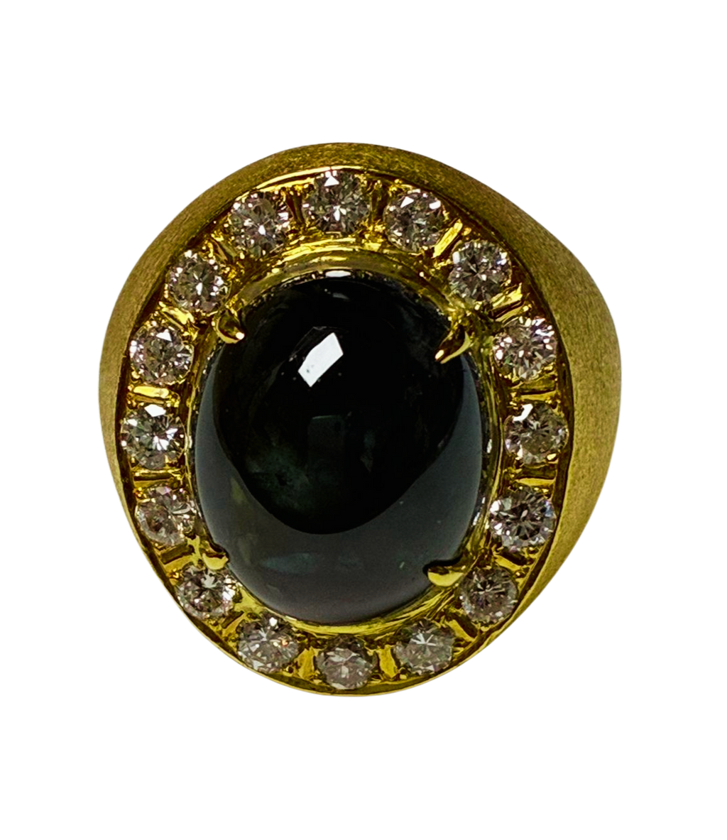 916 Yellow Gold Cocktail Ring 13.50 Carat Blue Sapphire Cabochon 20 Diamonds 22.9g