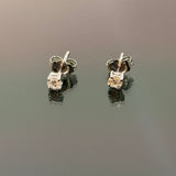 18KWG Solitaire Diamond Earring