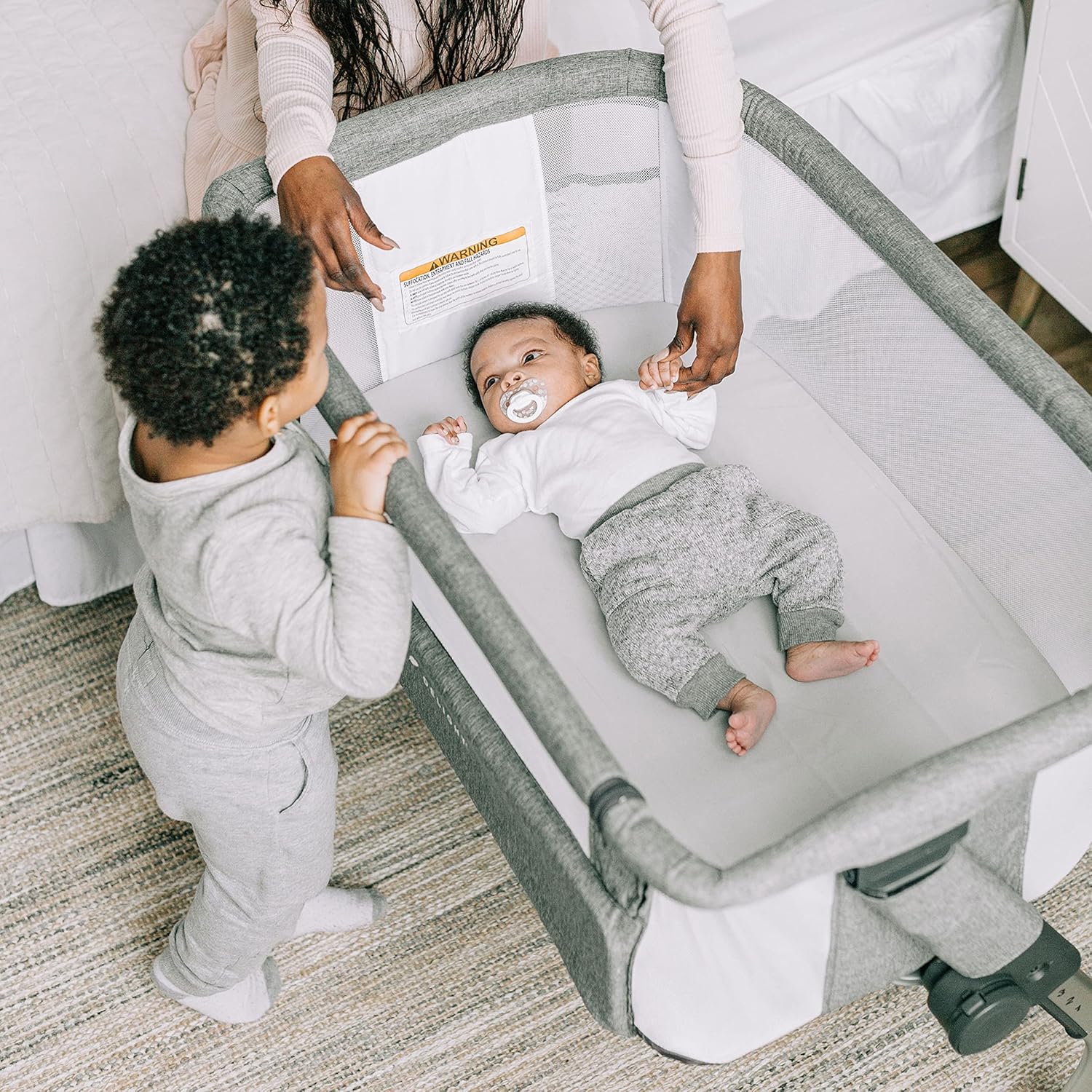 Baby Delight Beside Me Dreamer Bassinet Bedside Sleeper