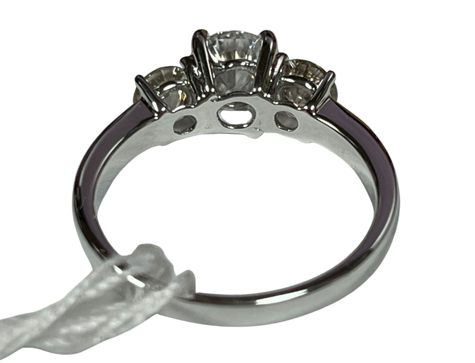 Diamond Ring 3.8GM 750WG D1=0.89CT VS2/D/D2=0.5CT