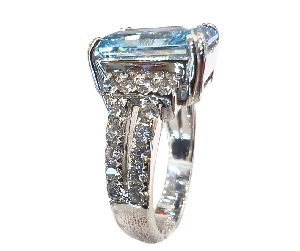 5.01 Carat Fancy Vivid Blue Lab Grown Diamond Ring Secondary image