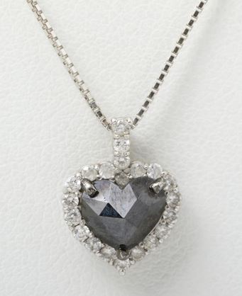 18K White Gold Black Diamond Pendant With Necklace