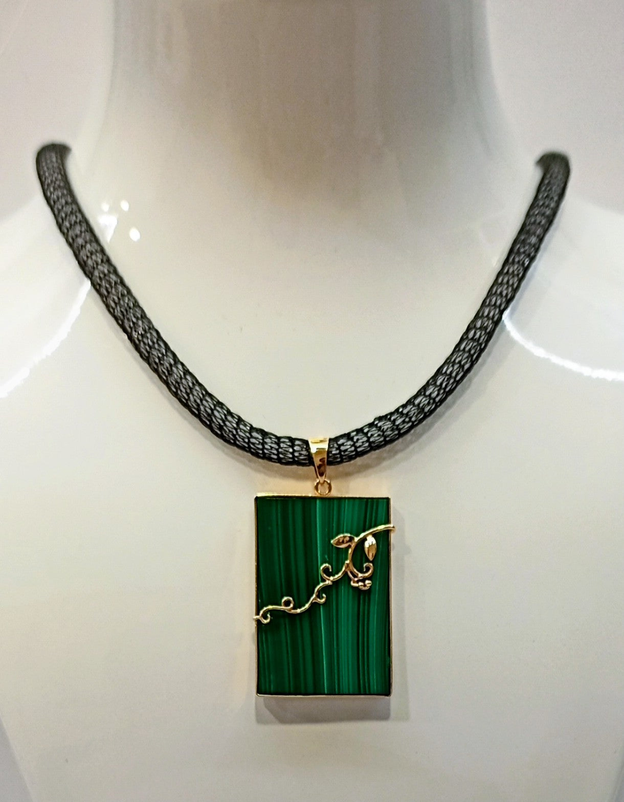 Malachite Necklaces-18kyg And Sv925 Main image
