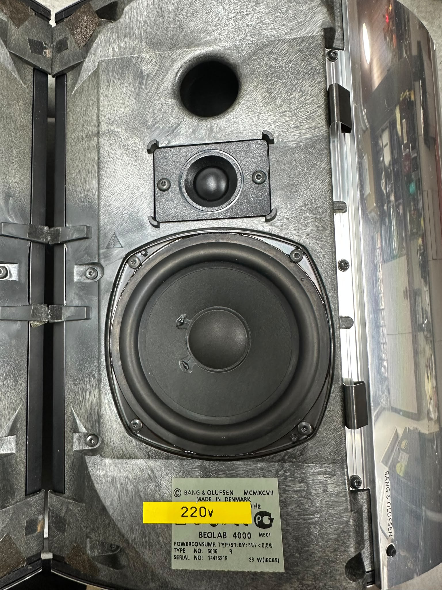Bang & Olufsen BeoLab 4000 Compact Active Speaker