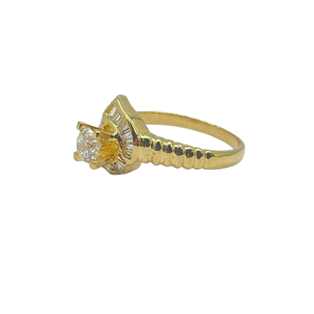 750 Yellow Gold Natural Diamond Ring