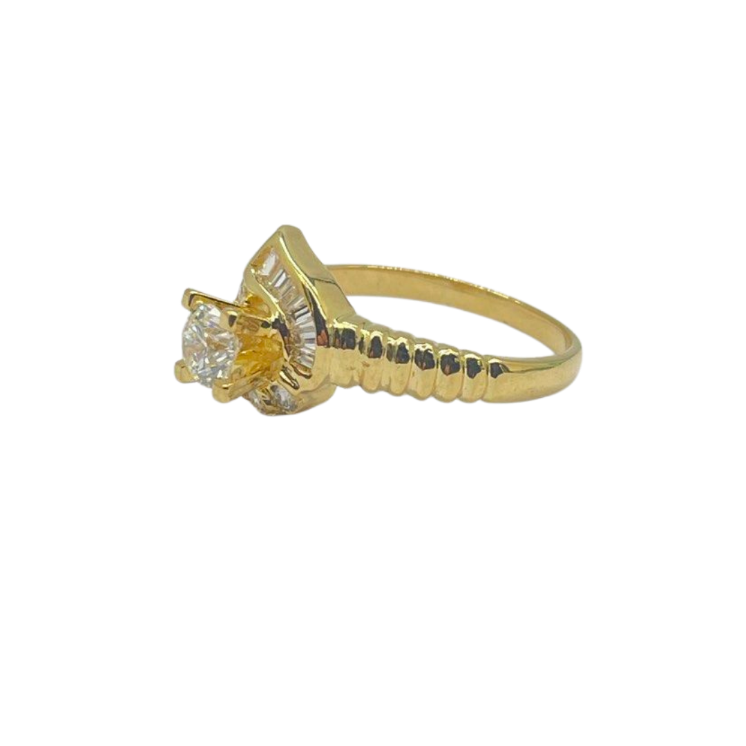 750 Yellow Gold Natural Diamond Ring