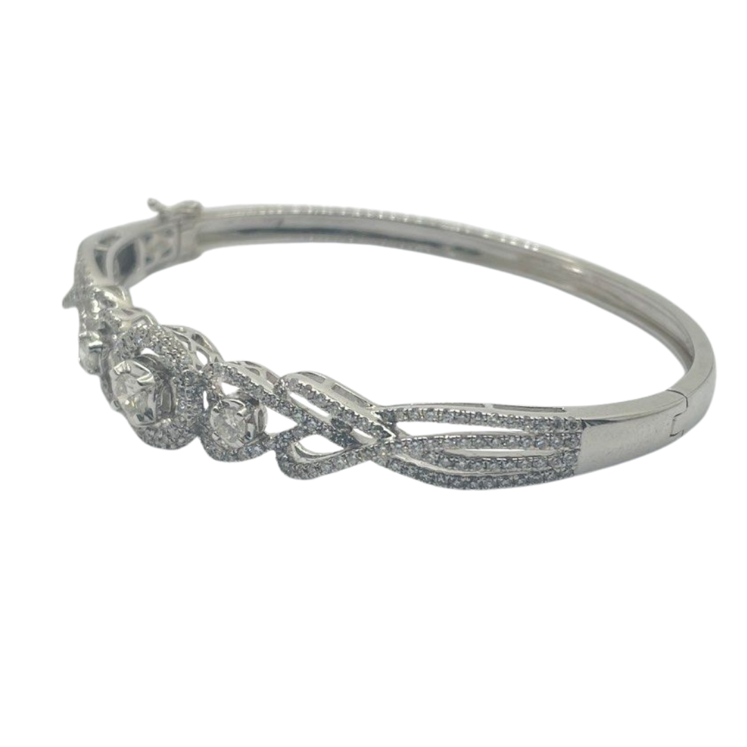 750 White Gold Natural Diamond Bangle