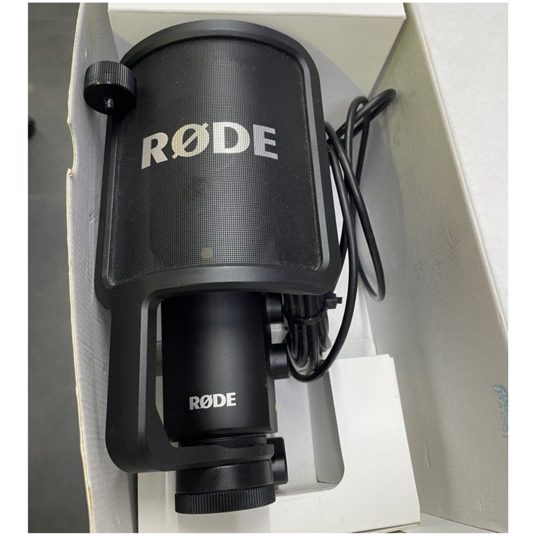 RØDE NT-USB Professional-Grade USB Condenser Microphone For Recording Studio Quality Audio Directly To A Computer Or Mobile Device, Black