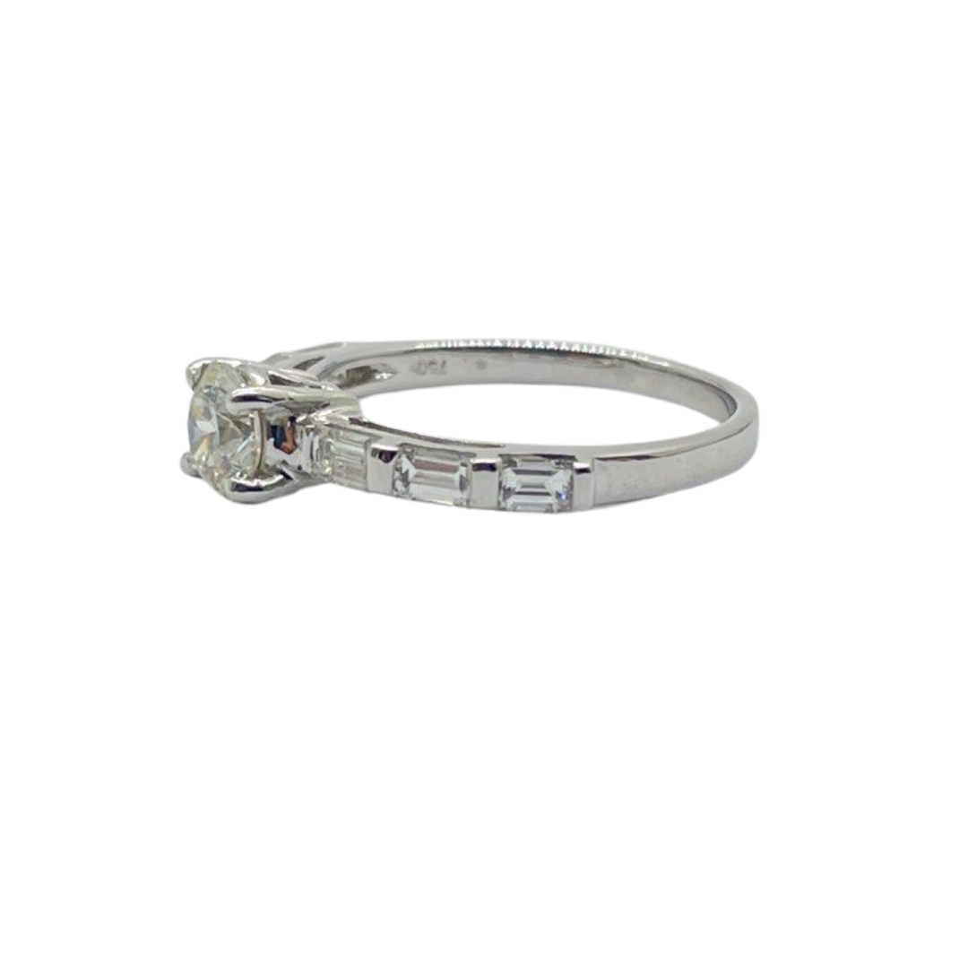 750 White Gold Natural Diamond Ring