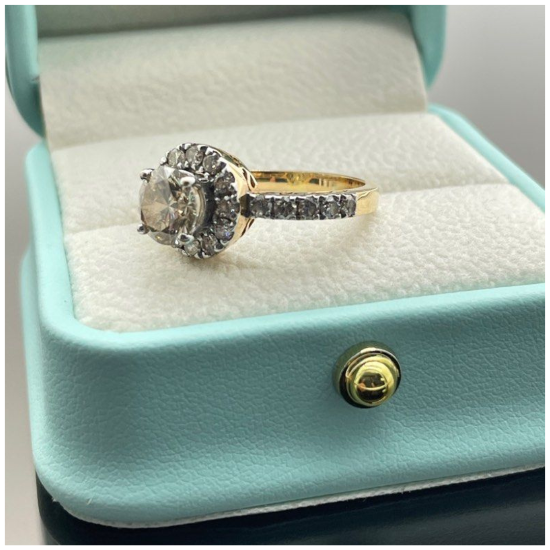 1.20 Carat Diamond Ring set in 18K Yellow Gold