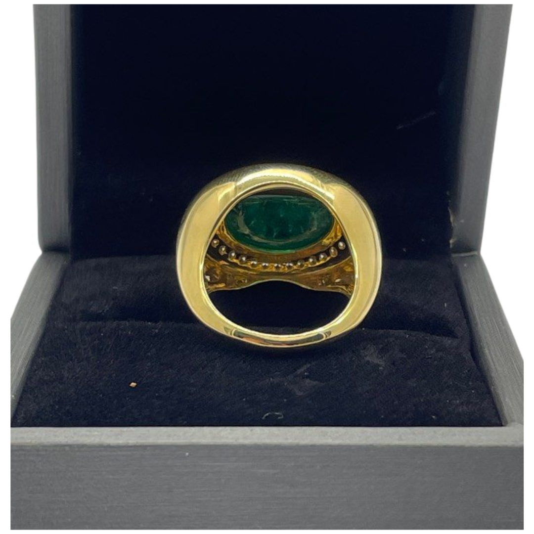 Natural Emerald & Diamond Men’s Ring set in 750 Yellow Gold