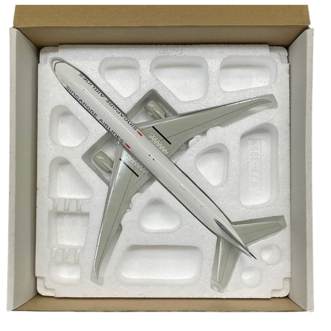 Singapore Airlines Boeing 777-312/ER Scale 1:200 Diecast Model