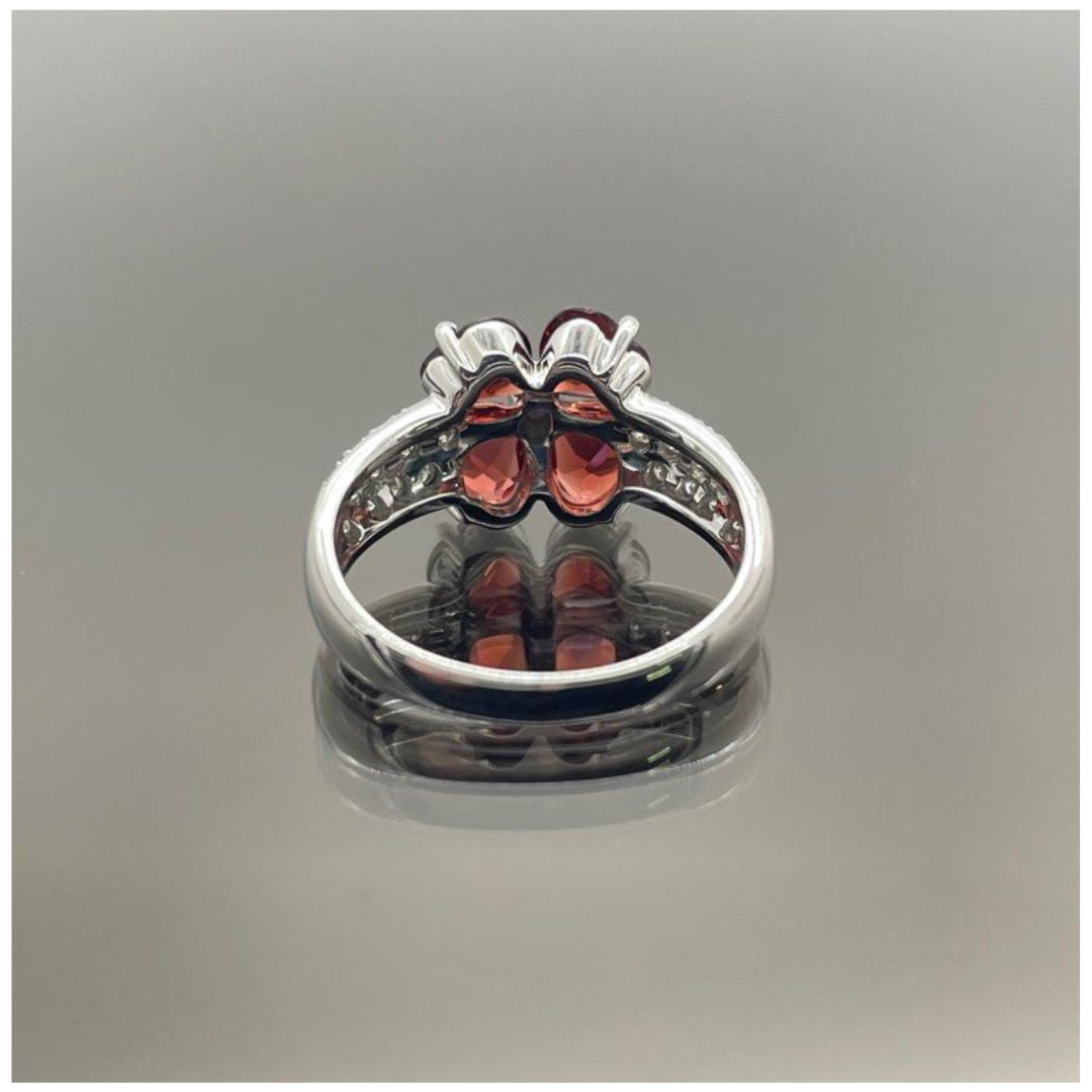 750 White Gold Garnet & Diamond Ring