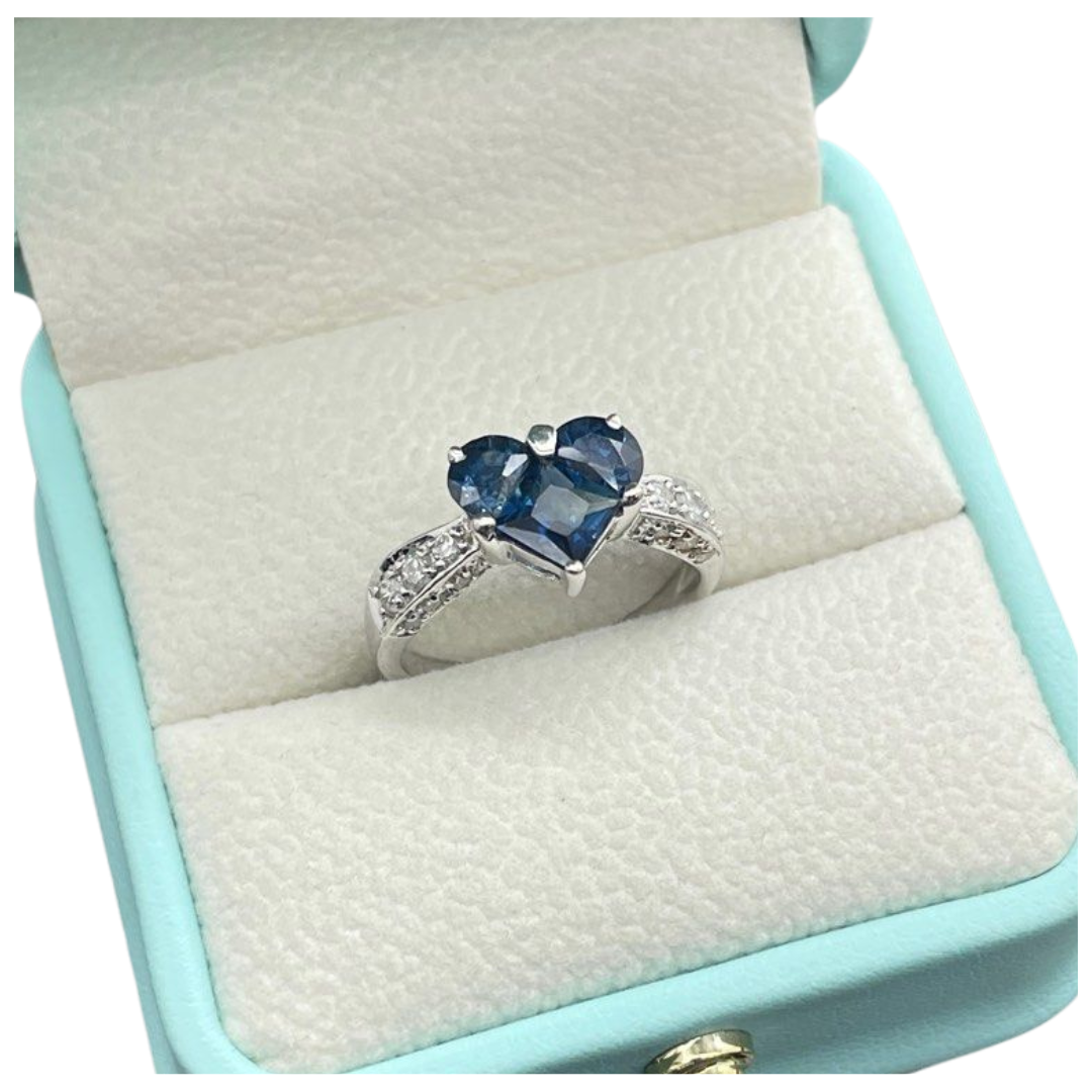 750 White Gold Blue Sapphire & Diamond Ring