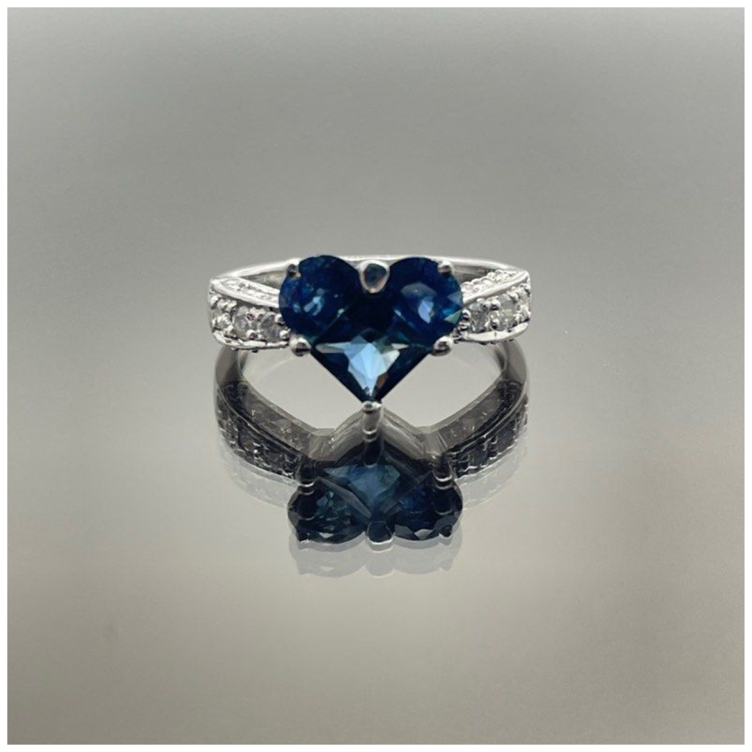 750 White Gold Blue Sapphire & Diamond Ring