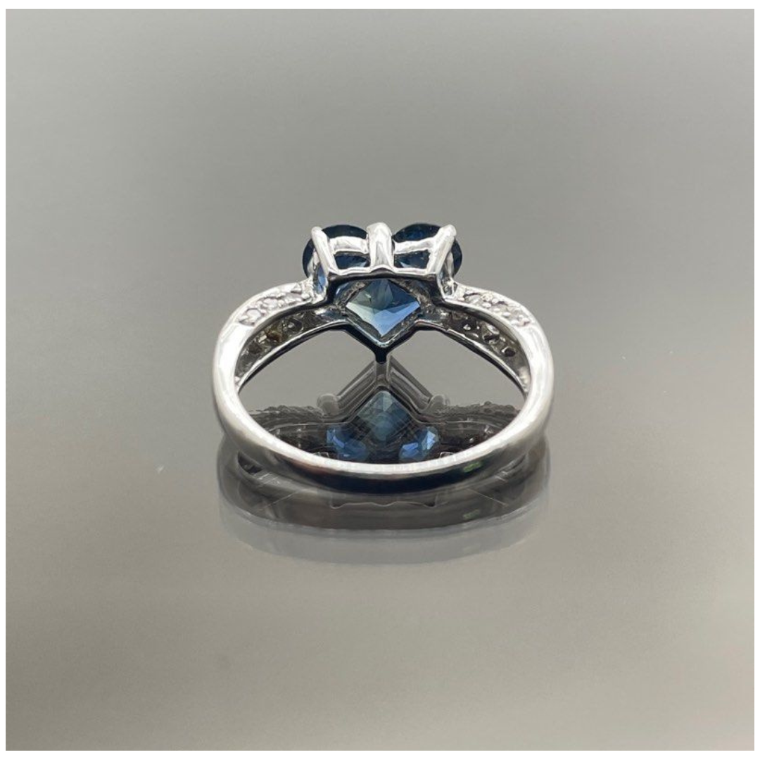 750 White Gold Blue Sapphire & Diamond Ring