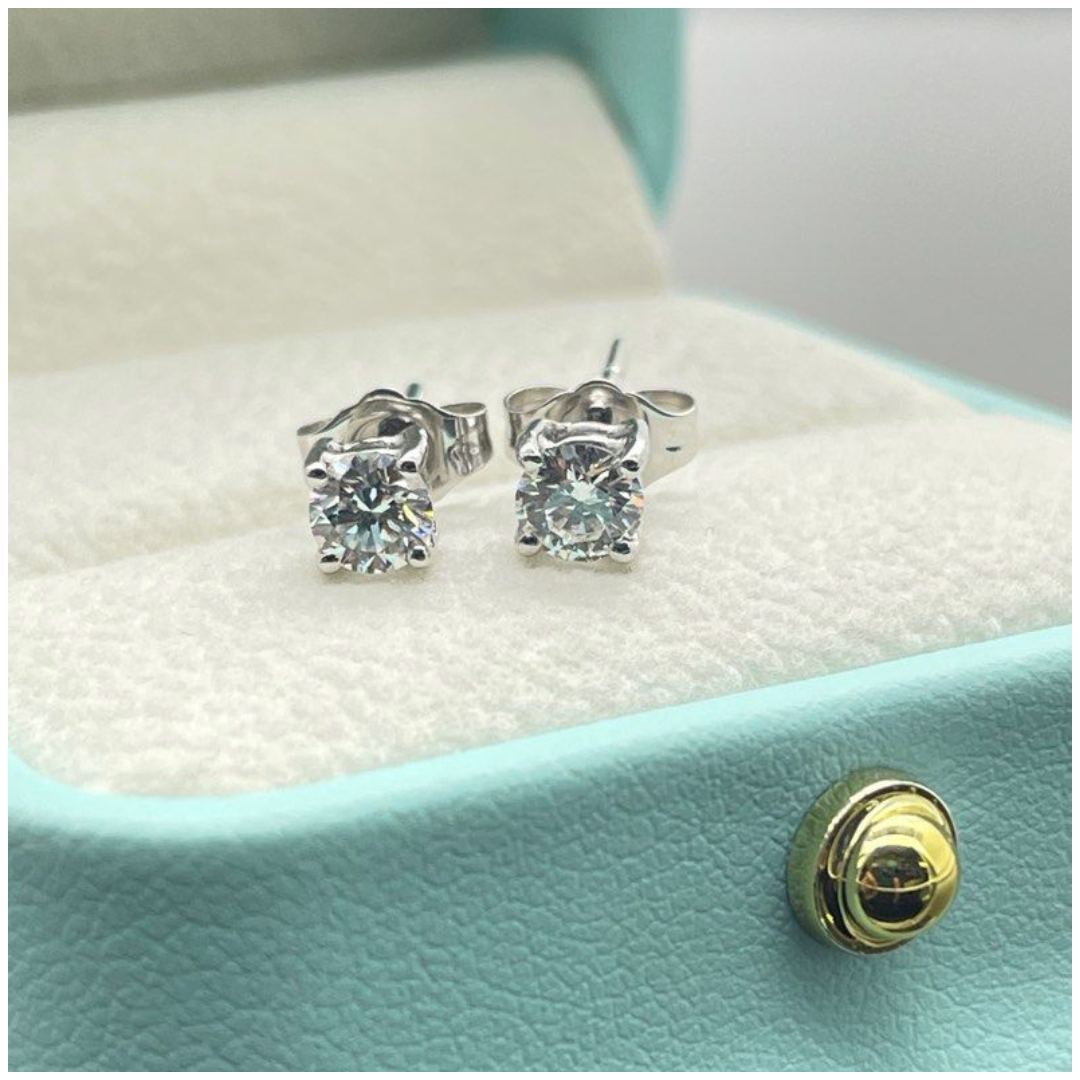 750 White Gold Diamond Earring, D2=0.50 Carat