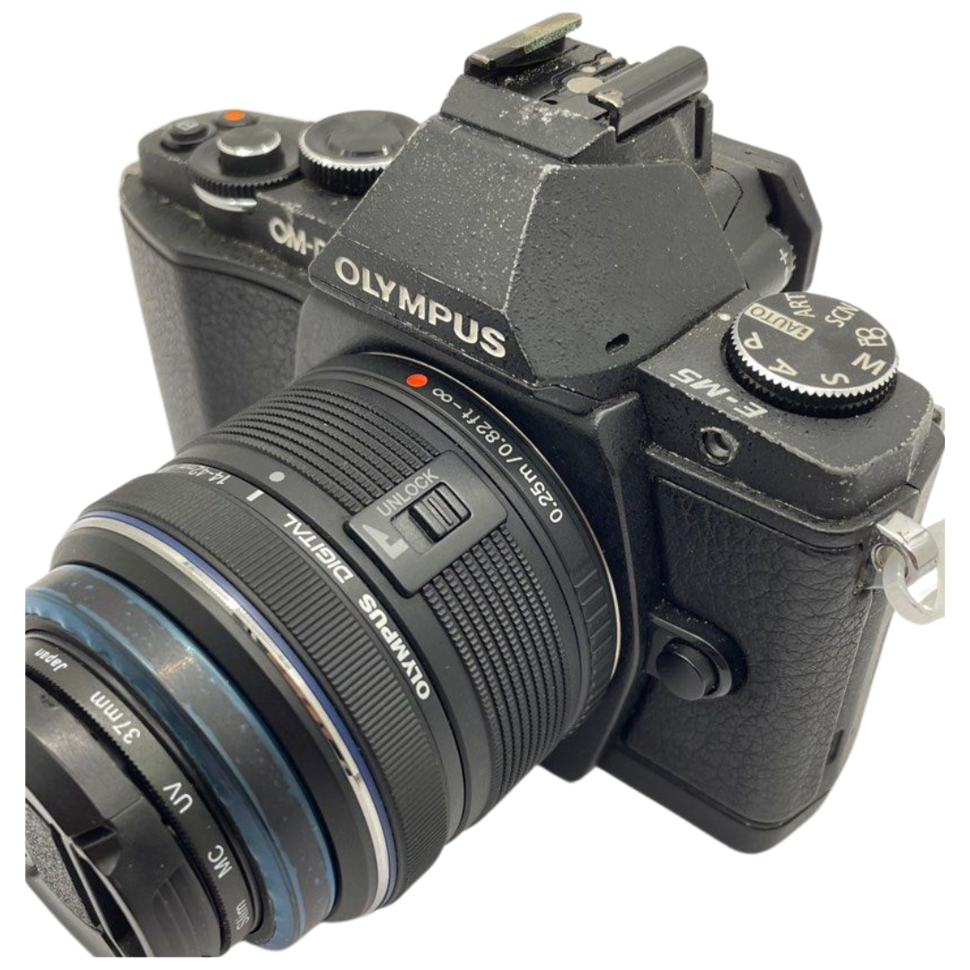 Olympus OM-D E-M5 Mirrorless Camera w/14-42mm Lens