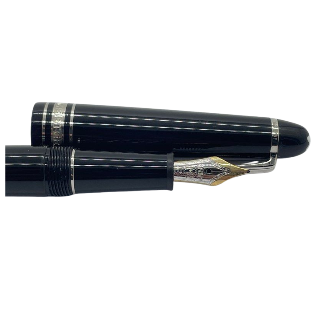 Montblanc Fountain Pen 14K Nib (No Ink)