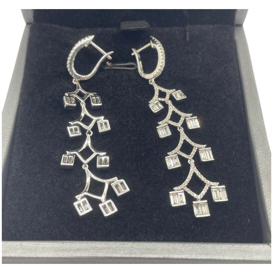 750 White Gold Natural Diamond Earring