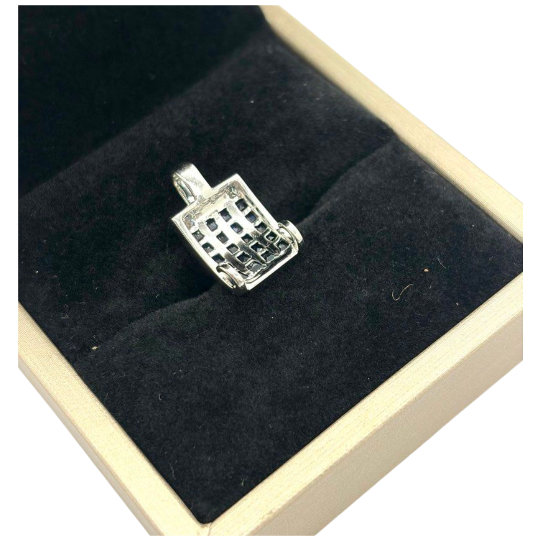750 White Gold Natural Blue Sapphire & Diamond Pendant