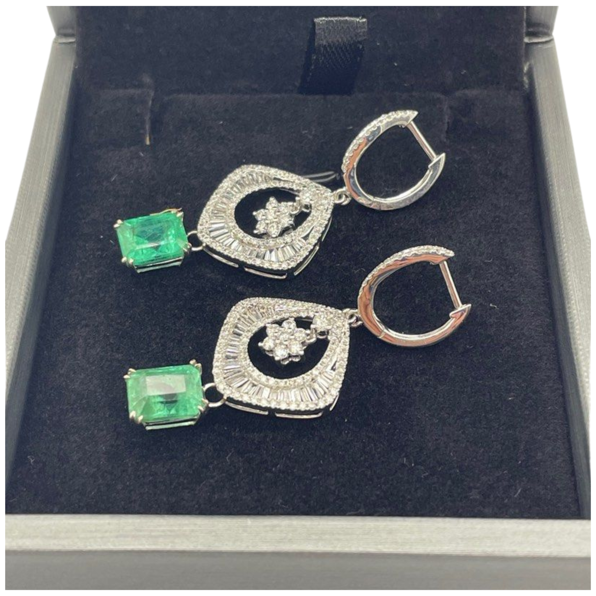 18K White Gold Natural Emerald & Diamond Earring