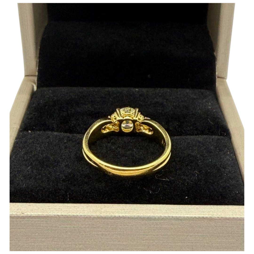 750 Yellow Gold Natural Diamond Ring