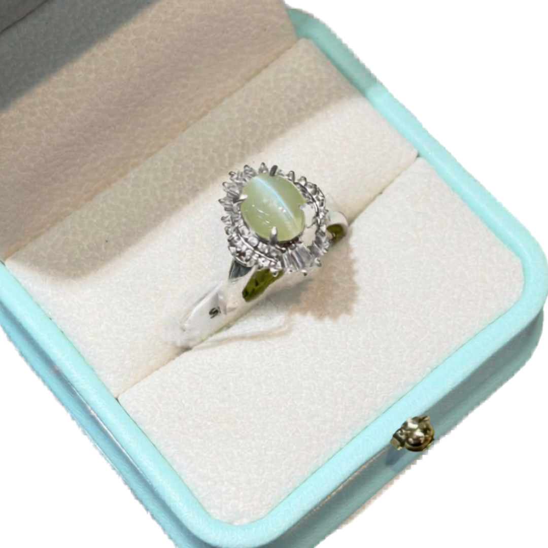 PT900 Natural Cat’s Eye & Diamond Ring Main image